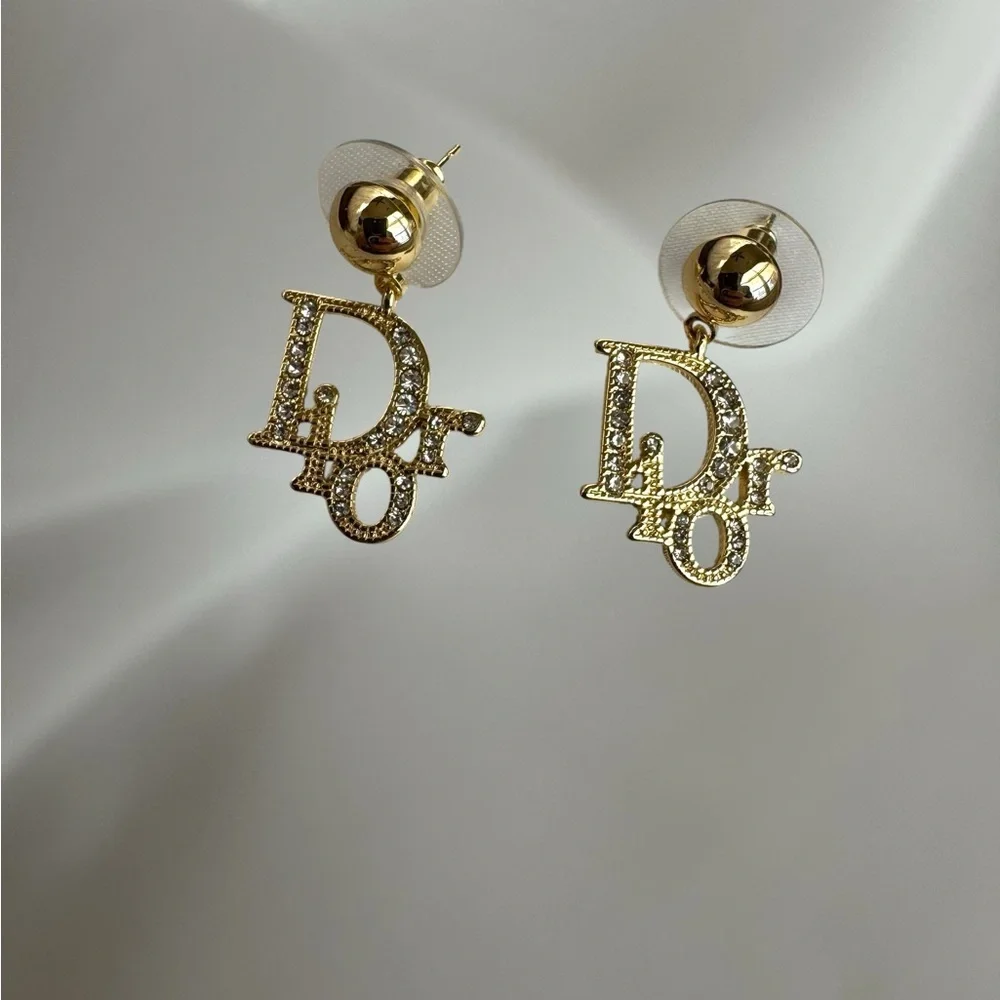 ❤️DIOR Gold Stamped Earrings